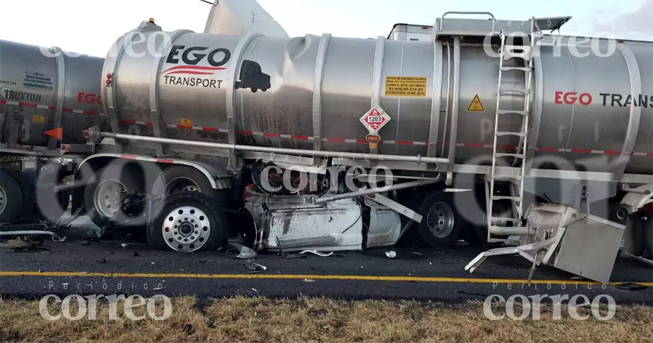 Choque entre dos tráileres en la carretera federal 1110 de Pénjamo deja un muerto