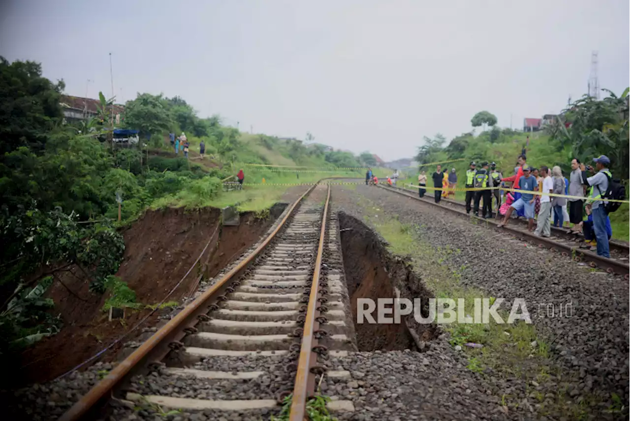 Jalur Rel Dipastikan Aman, KA Bogor-Sukabumi Kembali Beroperasi |Republika Online