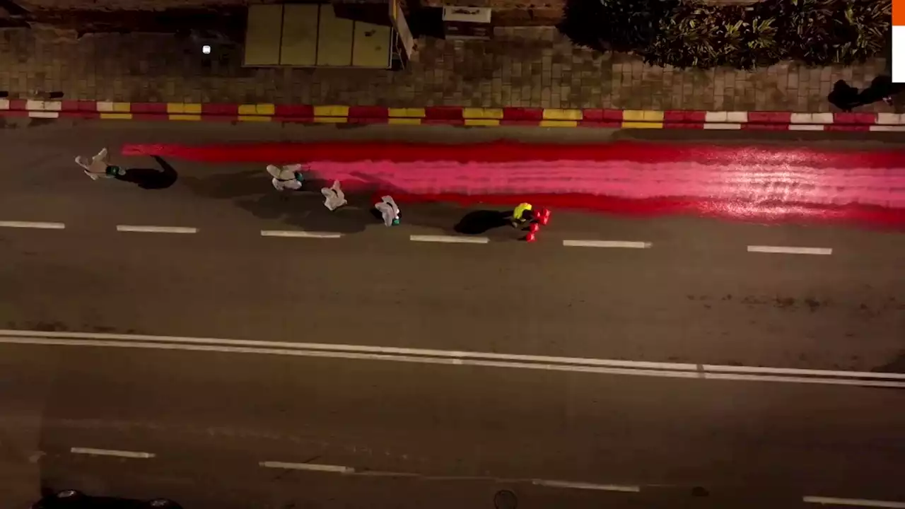 Israeli protesters paint 'red line' leading to Supreme Court after Netanyahu spurns compromise