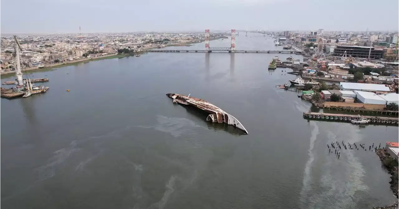 Saddam's rusting yacht serves as picnic spot for Iraqi fishermen