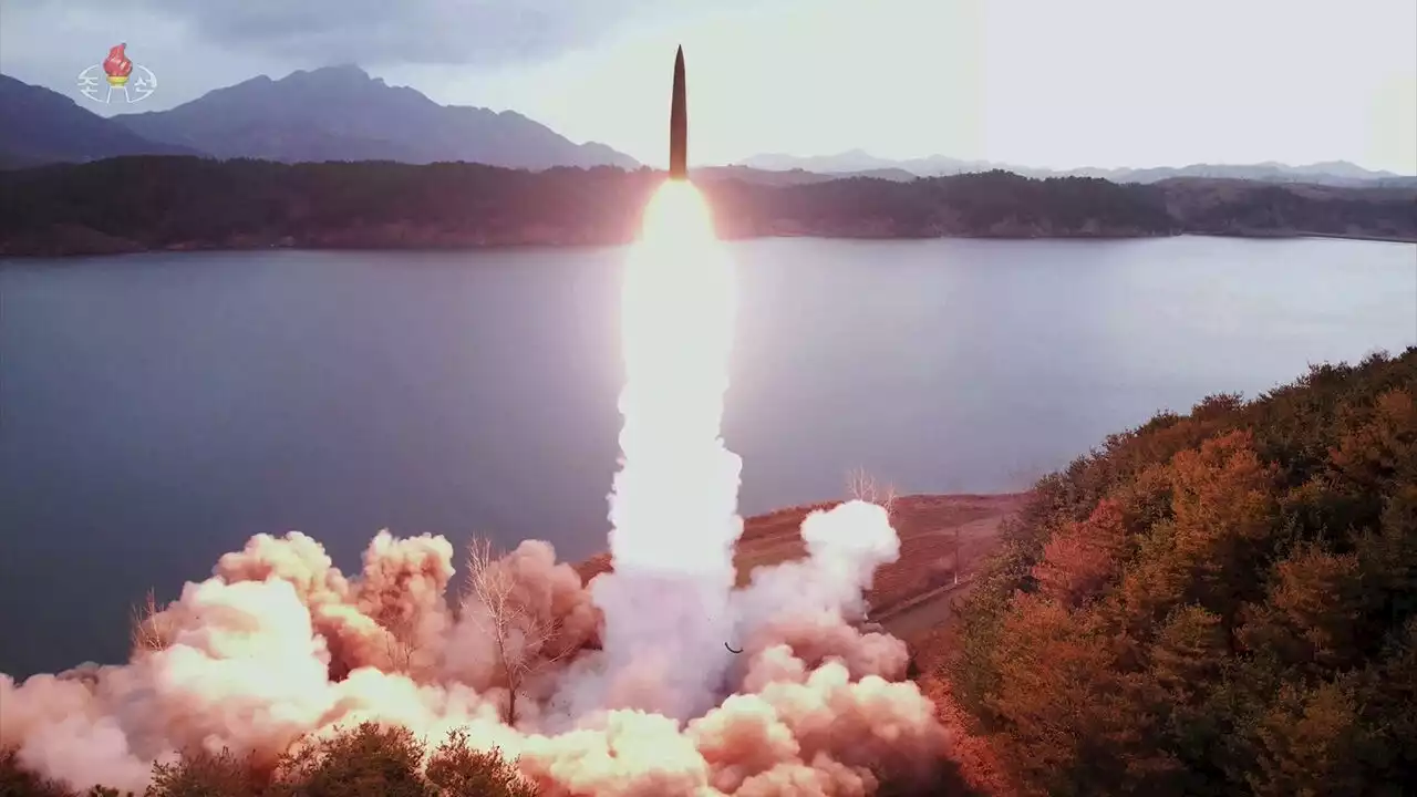 북한, 동해상으로 ICBM 발사…한일 정상회담 겨냥