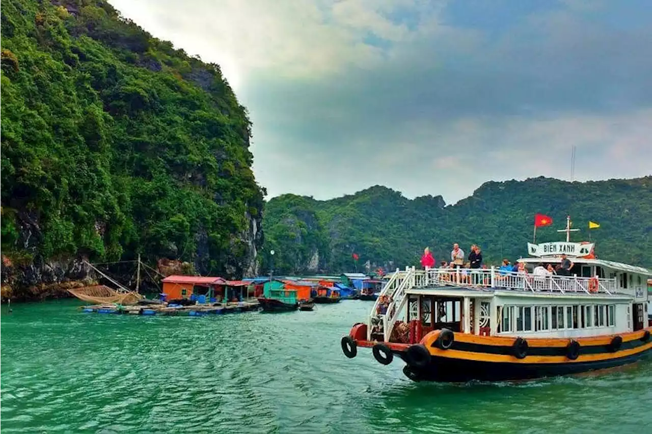 Vietnam looks to ease visa requirements to woo more tourists