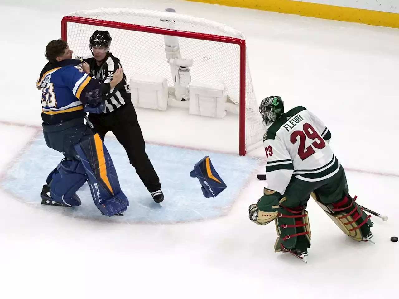 Blues' Jordan Binnington ejected for throwing punch in Wild game