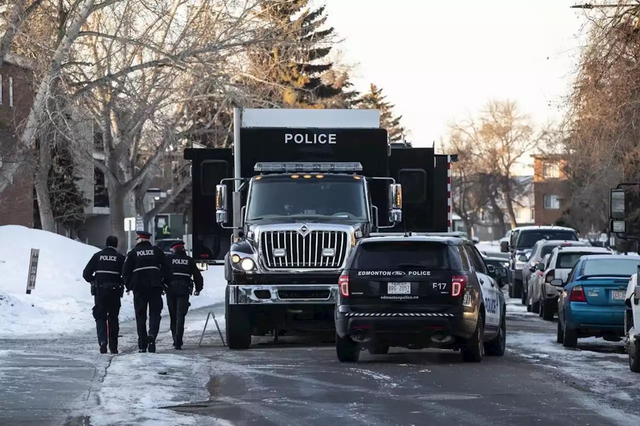 'Unthinkable and horrific:' 2 Edmonton police constables shot on job, suspect dead