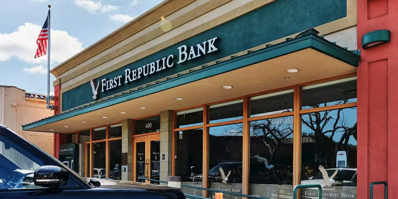 Eleven Banks Deposit $30 Billion in First Republic Bank