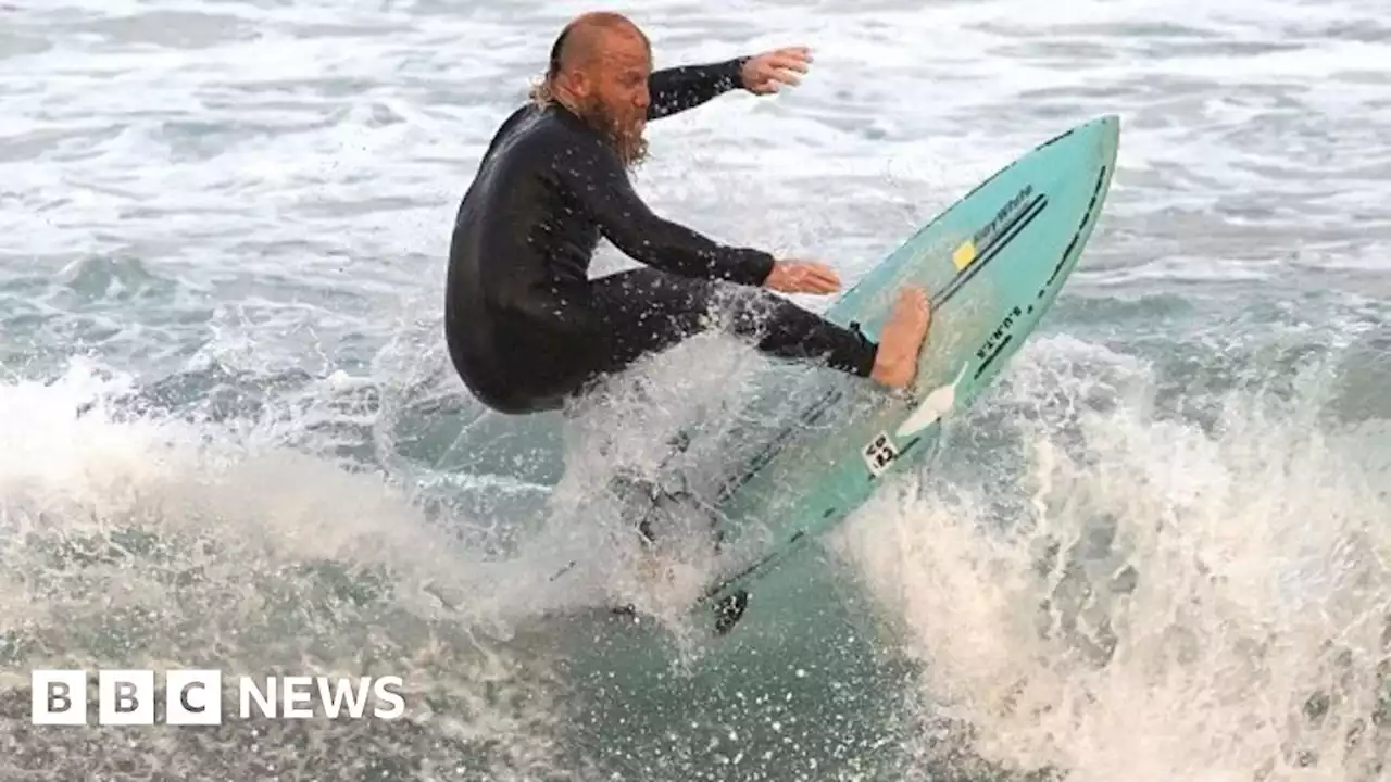 Australian shreds record for longest surf session