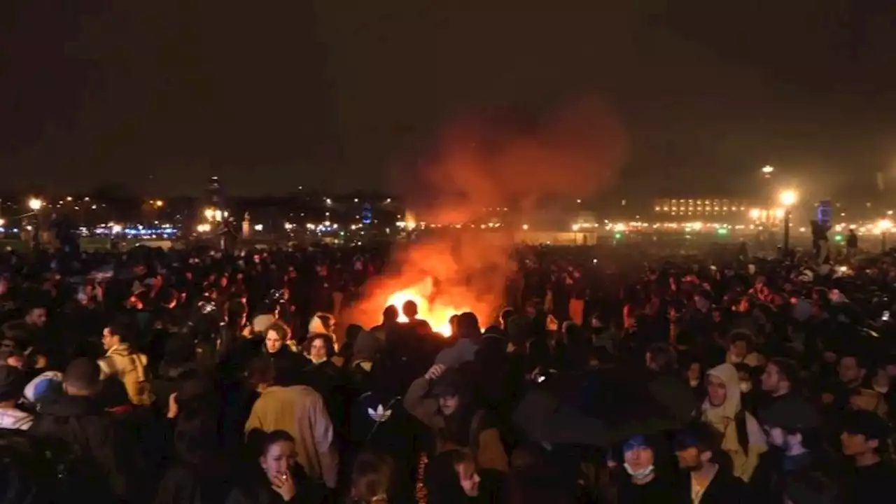 EN DIRECT - Retraites: la foule se disperse place de la Concorde à Paris après des tensions