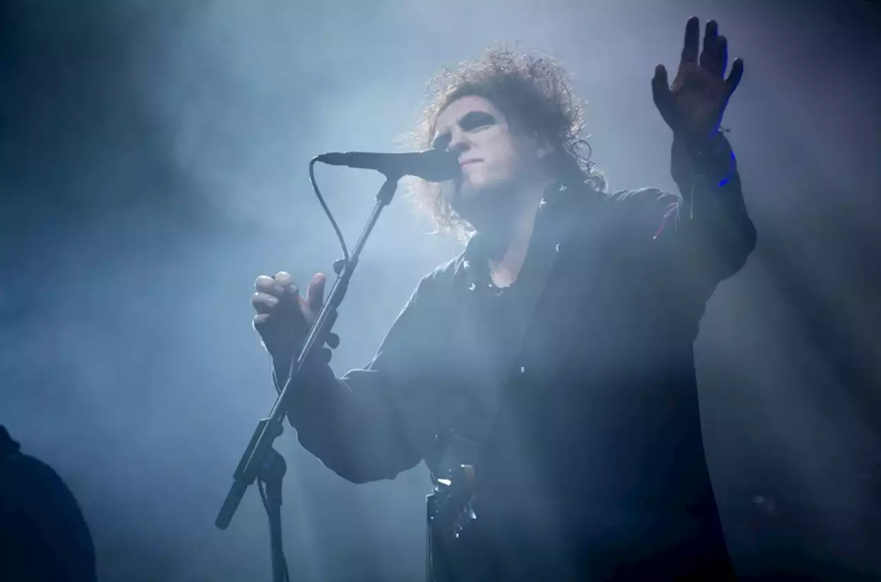 The Cure’s Robert Smith Negotiates Refunds From Ticketmaster on ‘Unduly High’ Fees