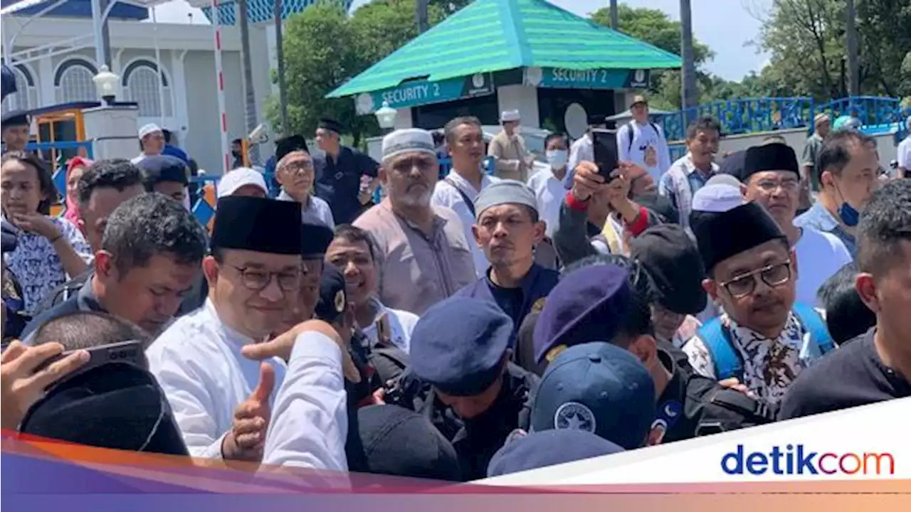 Anies ke Jemaah Masjid Al-Akbar: Surabaya Kota Keluarga Kami Berasal