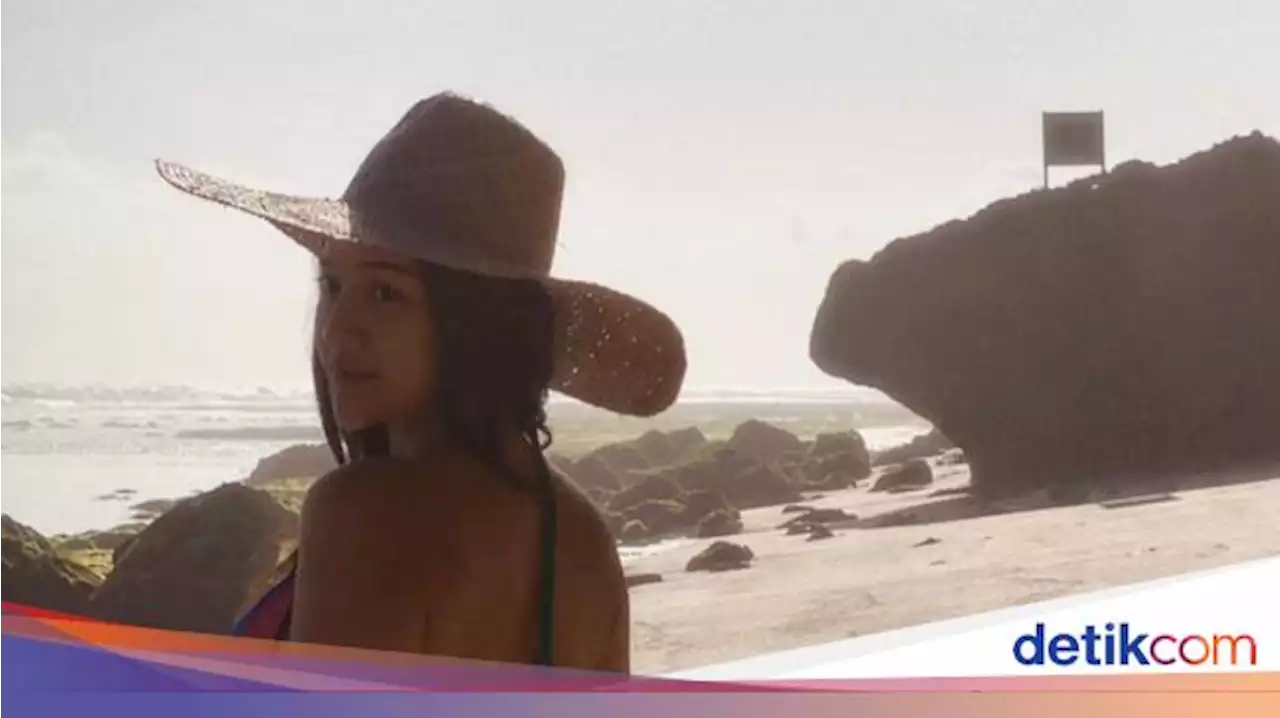 Anya Geraldine Unggah Foto Seksi Berbikini di Pantai, Bikin Netizen Heboh