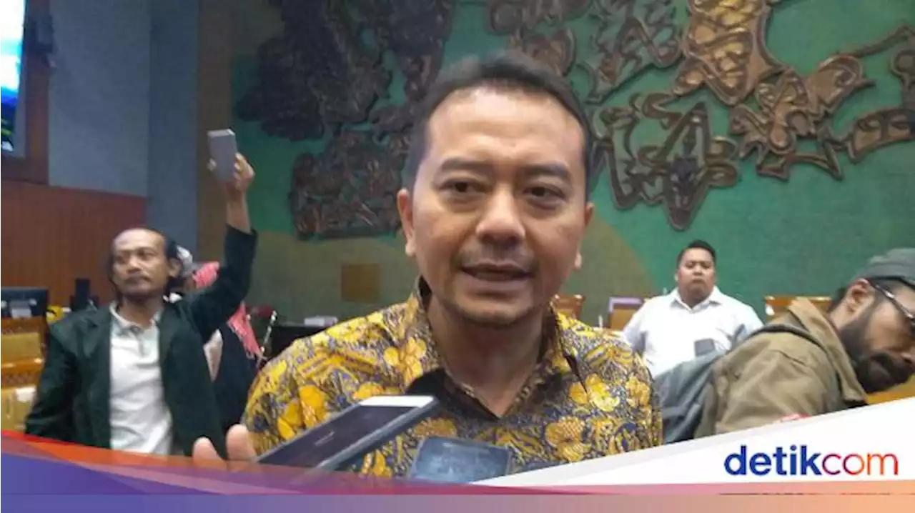 Komisi X DPR Sentil Balasan 'Maneh' RK ke Guru Cirebon Pengkritiknya