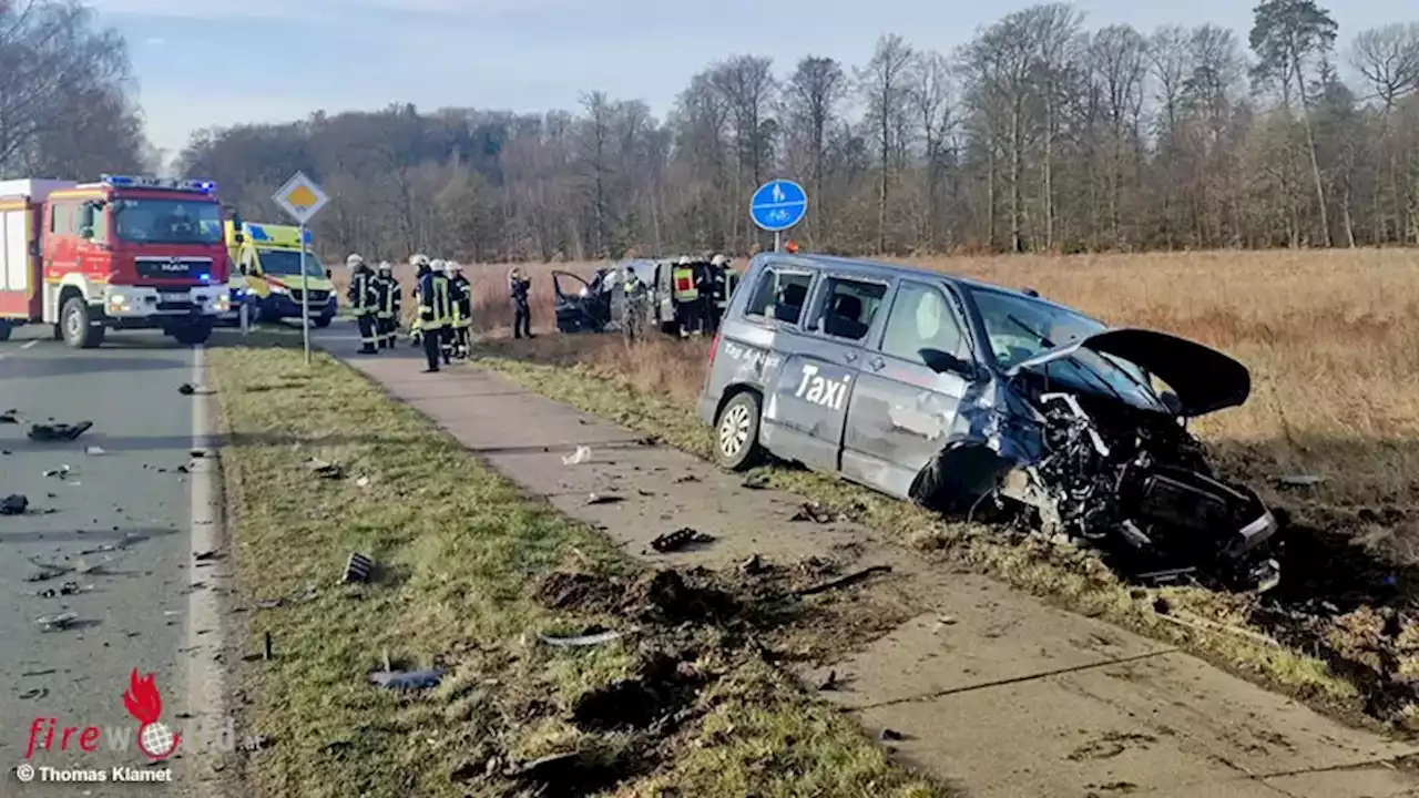 D: Zwei Verletzte bei Kleinbus-Caddy-Kollision auf der L161 im Bereich Ebbingen