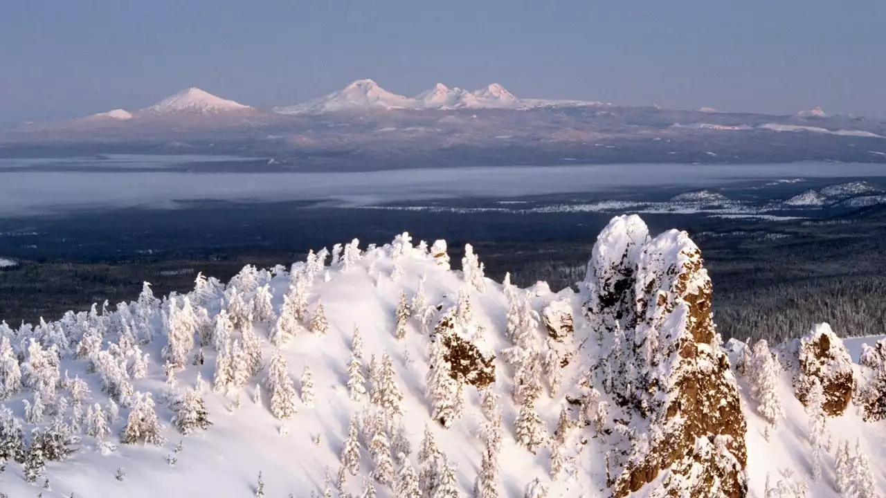 Snowboarder dies in central Oregon avalanche