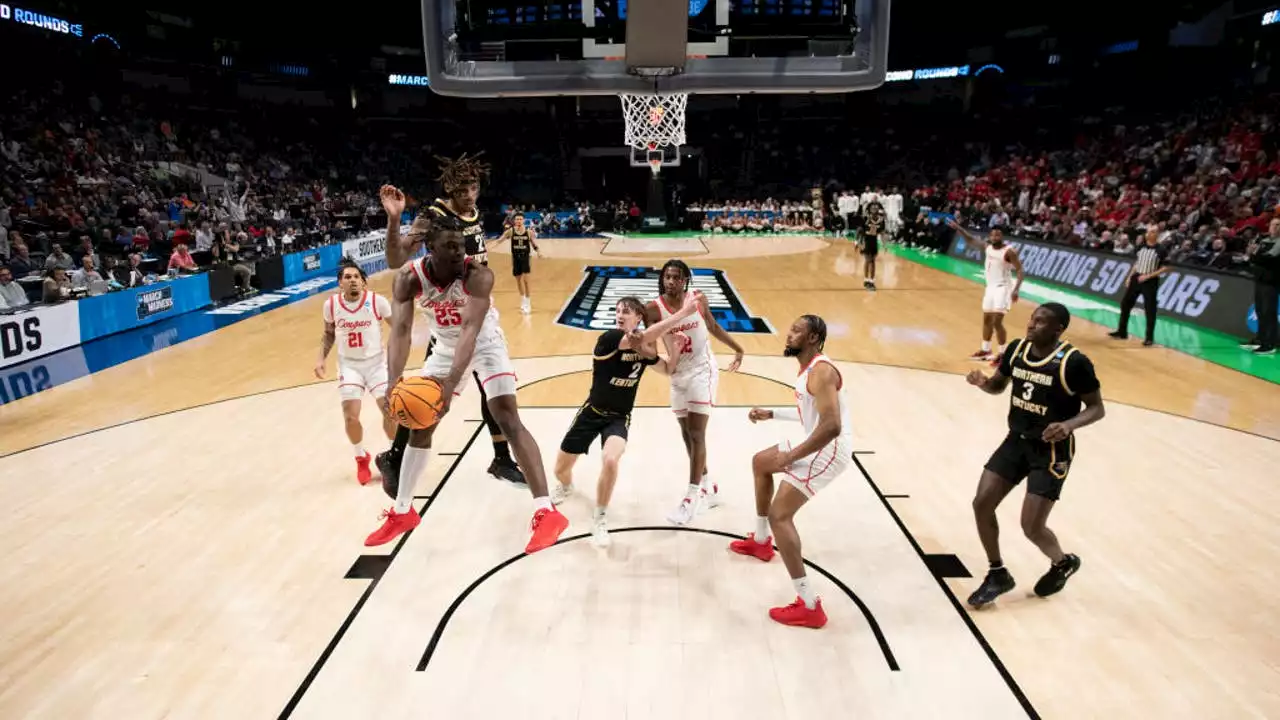 Mattress Mack provides way for families of Houston Cougars to attend NCAA tournament