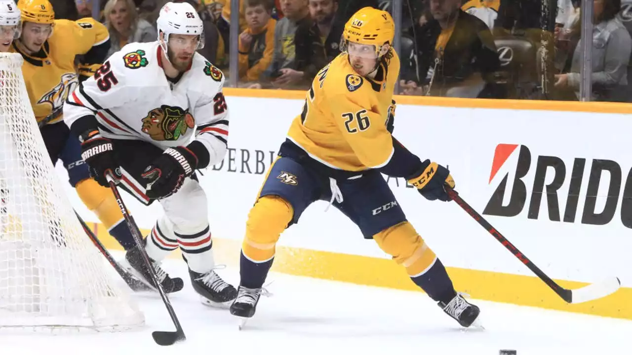 Stalock's 35 saves lead Blackhawks over Predators 2-1