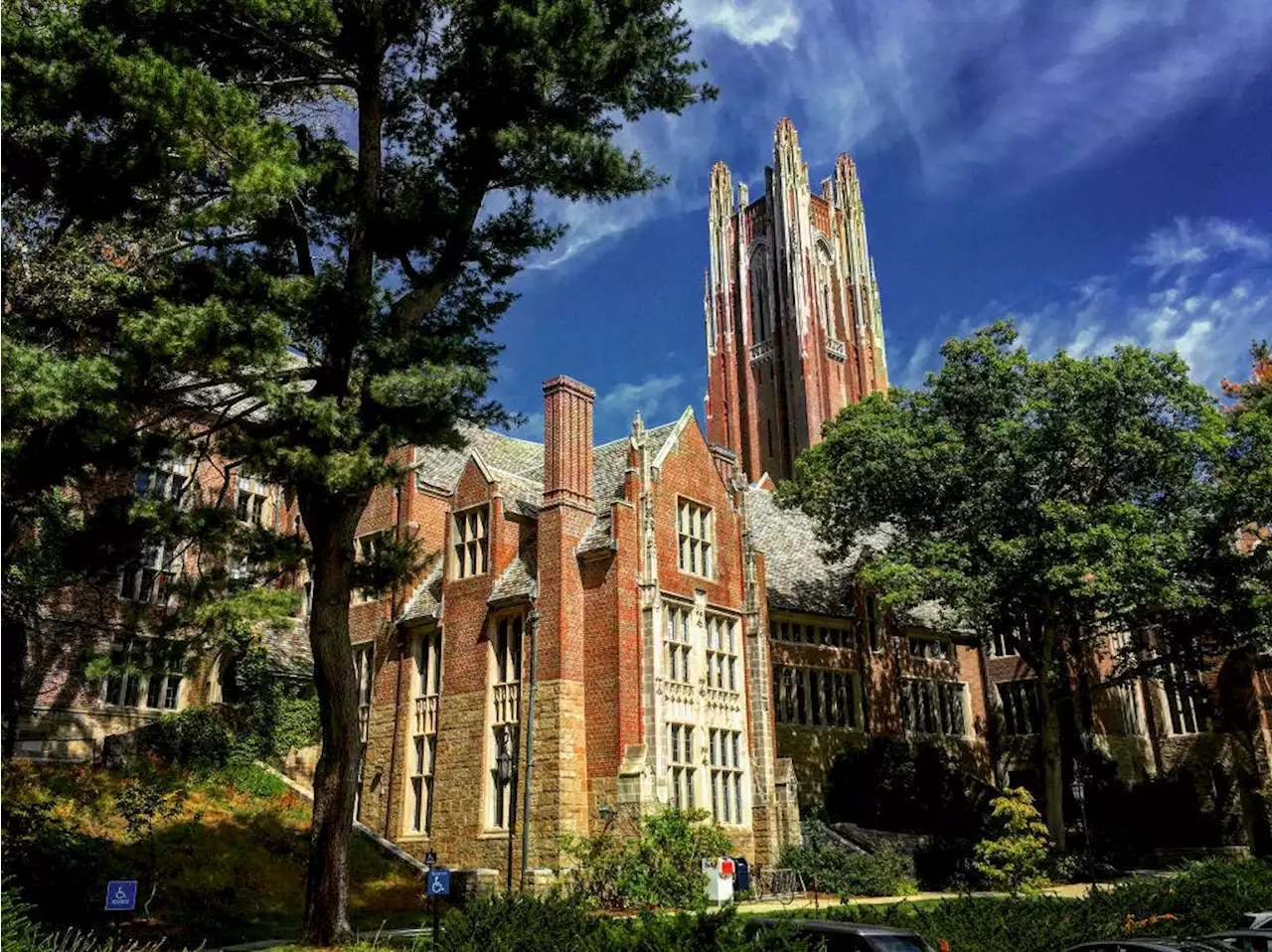 Wellesley College says 'no plan' to revisit mission after students vote to admit trans men