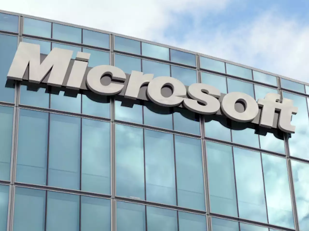 Microsoft applies AI powers to Excel, Outlook