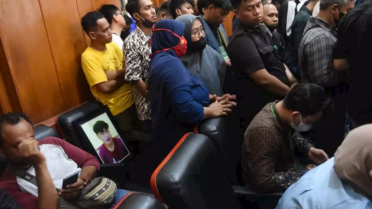 Vonis Ringan, Keluarga Korban Tragedi Kanjuruhan Minta Jaksa Banding