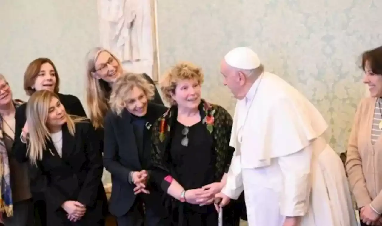 Pope reflects on women’s leadership