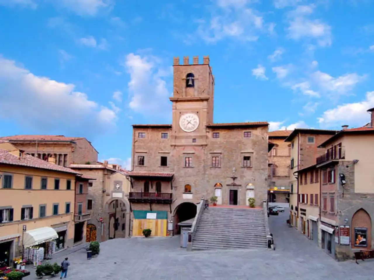 Cortona, sotto il sole della Toscana