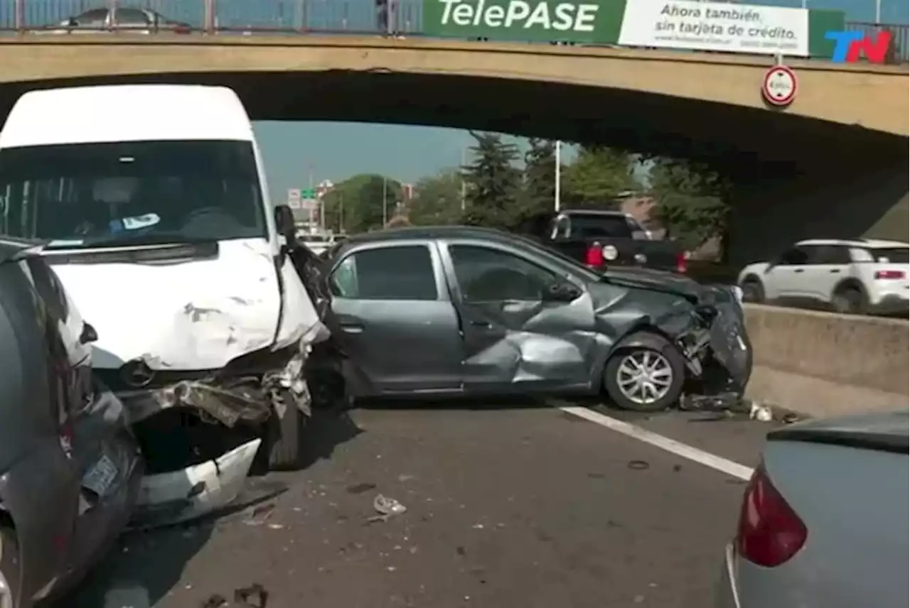 Choque múltiple en la Autopista Riccheri: varias personas heridas y al menos tres en grave estado