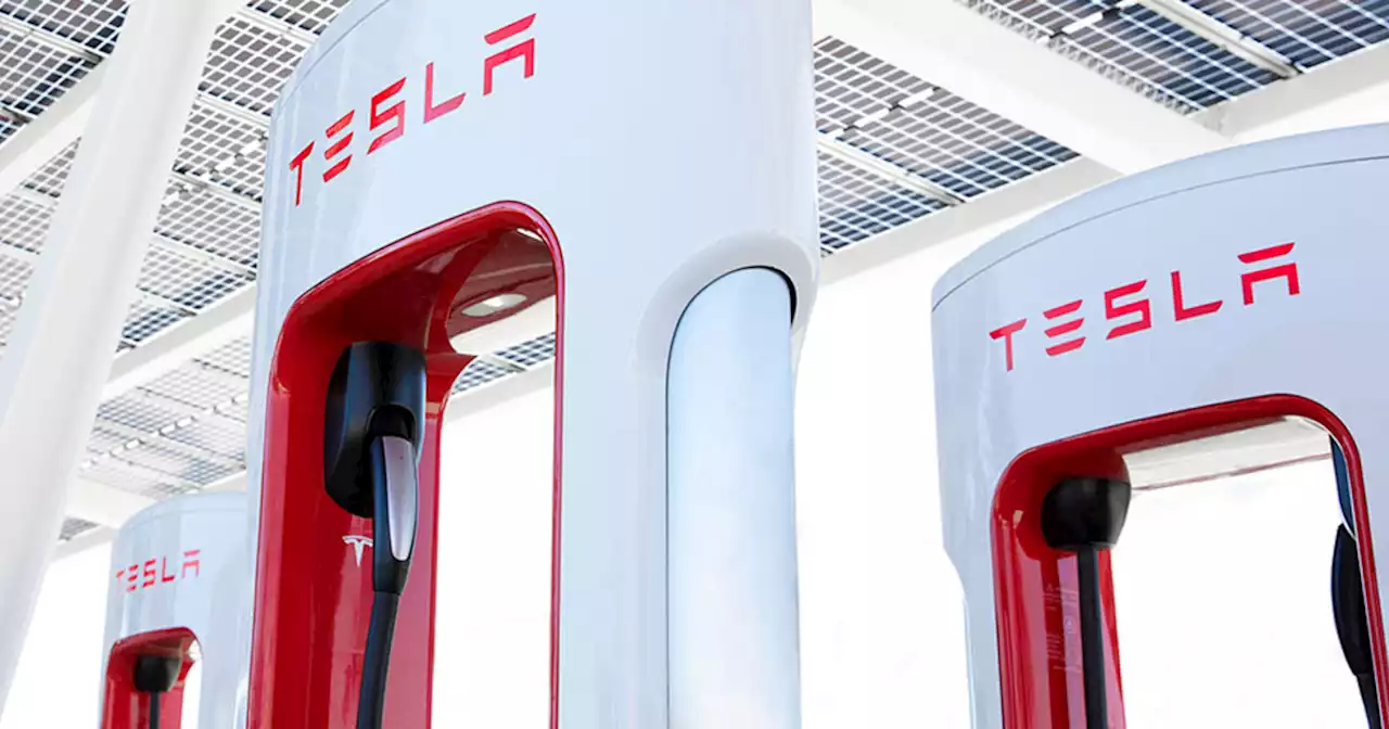 Tesla Superchargeur V4 : une puissance de charge potentielle de 600 kW et un câble plus long