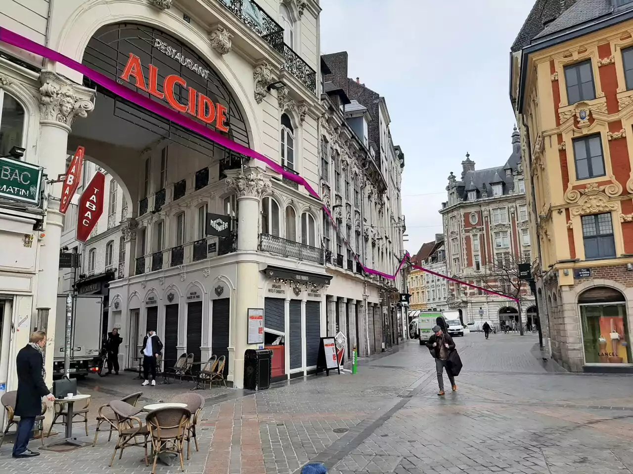 C'est quoi ces rubans violets qui sont apparus dans le centre-ville de Lille ?