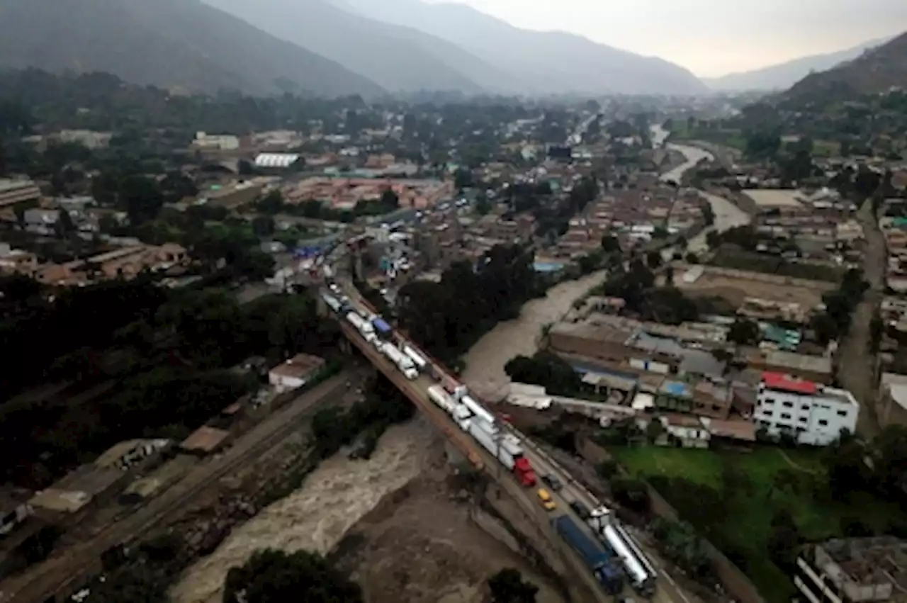 Sorrow in Peru as mudslides destroy homes