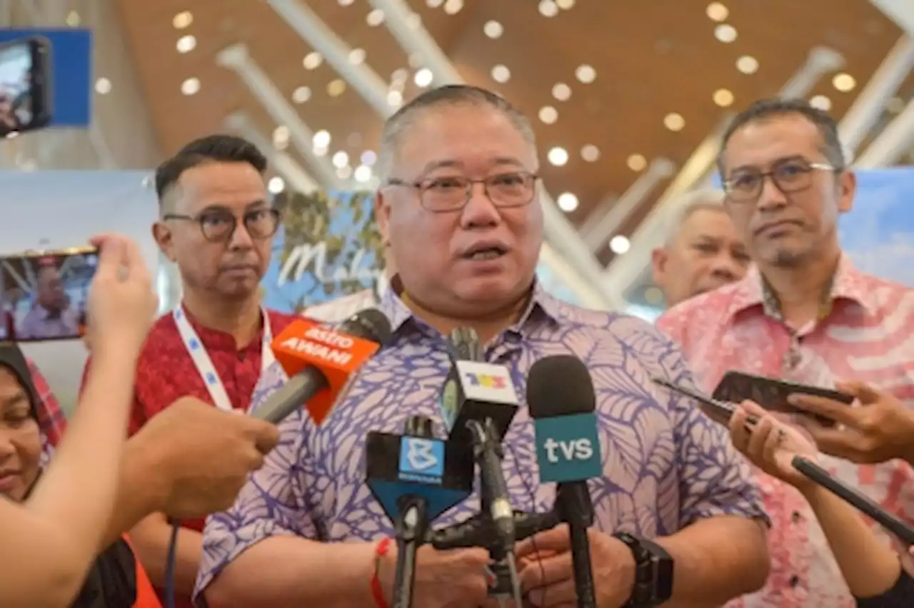Tourism minister: Validity of licence for tour operators, guides extended to five years
