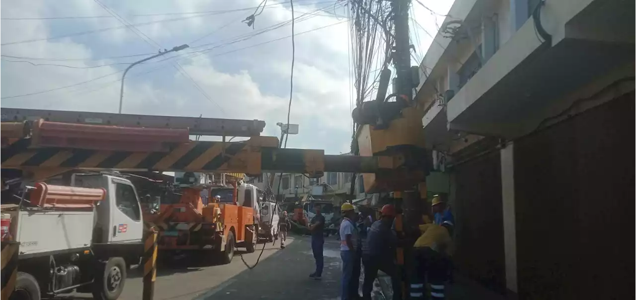 1 dead, 1 hurt after electric posts fall in Malabon