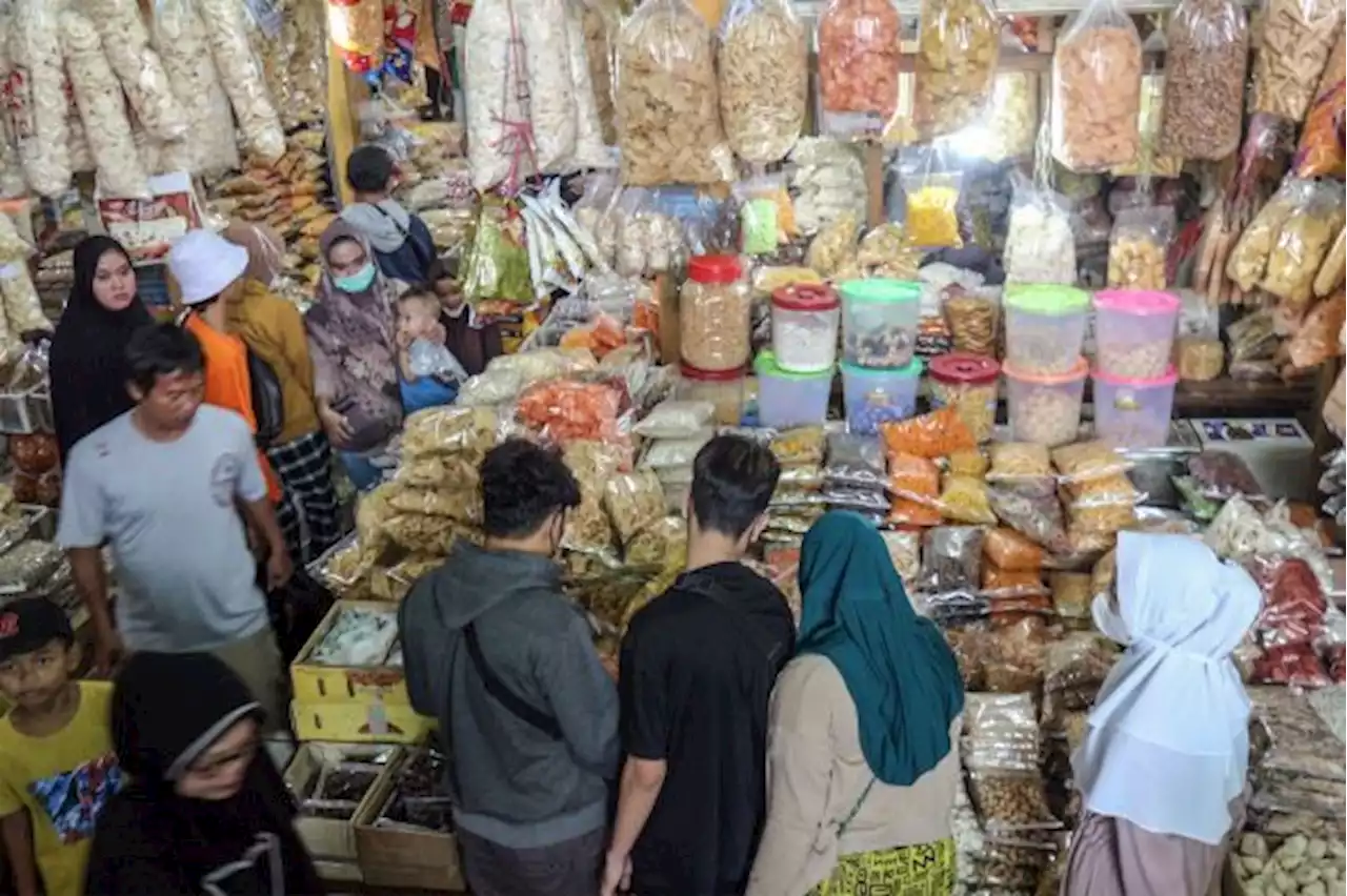 Jelang Ramadan, Banyak Toko Mulai Jajakan Kue Khas Lebaran