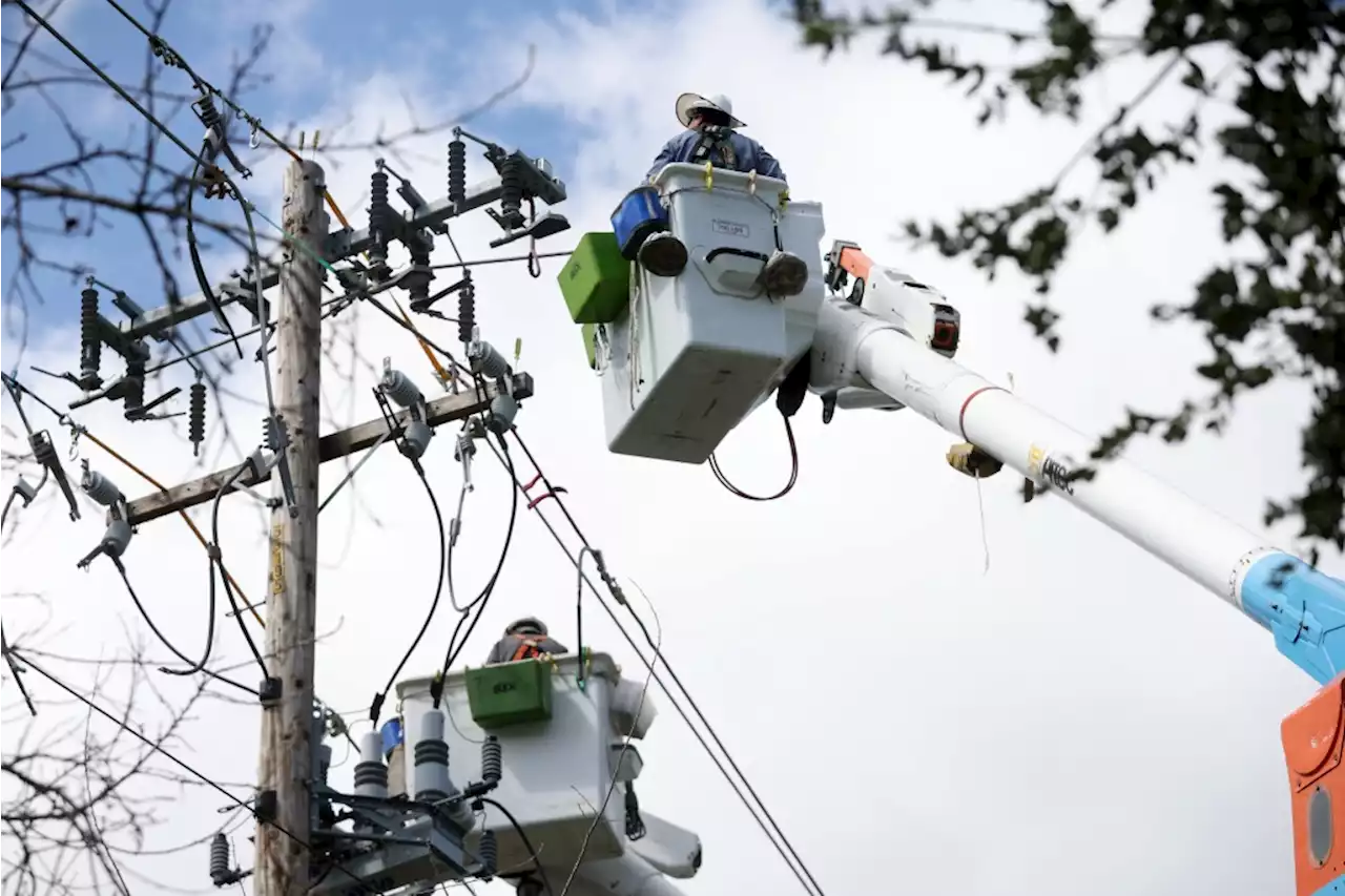 PG&E slashes Bay Area outage numbers overnight, but nearly 10,000 customers still in the dark