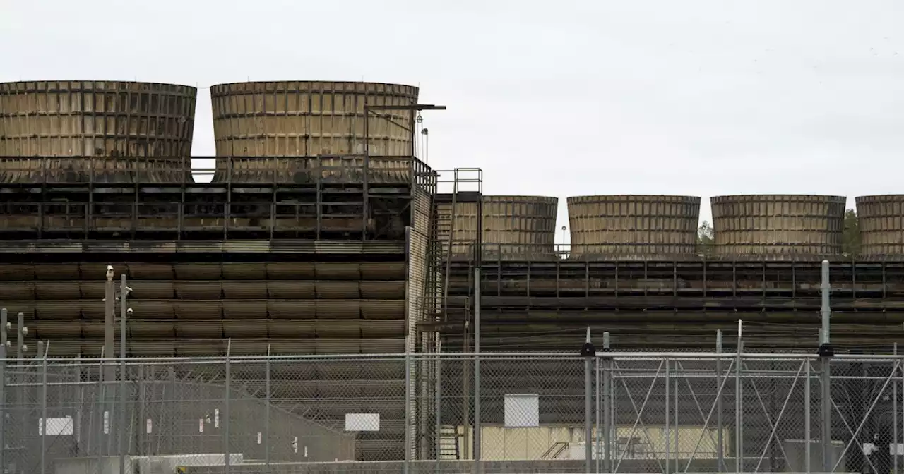 Nuclear power plant leaks 400,000 gallons of radioactive water