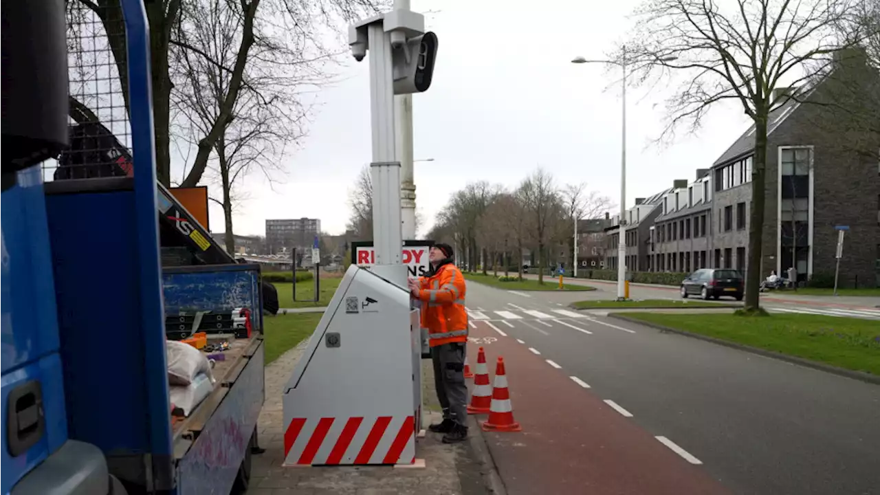 Flexflitspaal verhuist van N242 naar 'levensgevaarlijke racebaan' Alkmaar