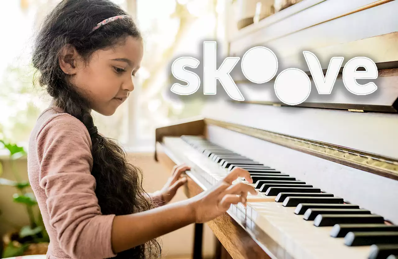 Learn to play piano with this $150 AI-powered app