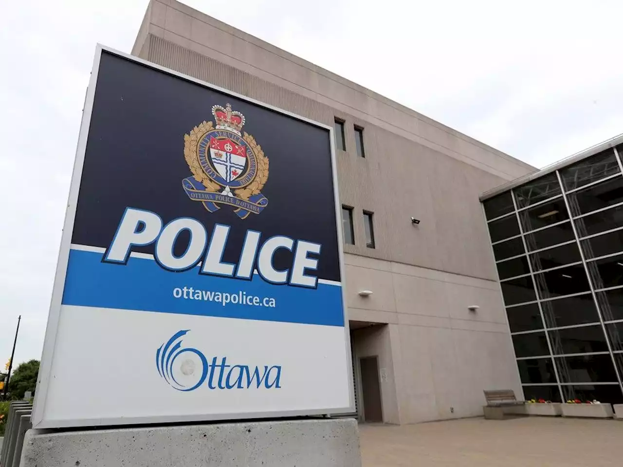 Ottawa detective may be forced to answer about missing cash, mystery gun