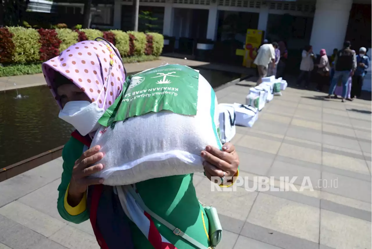 Baznas Kota Tangerang Salurkan 240 Paket Sembako Bantuan Raja Salman |Republika Online