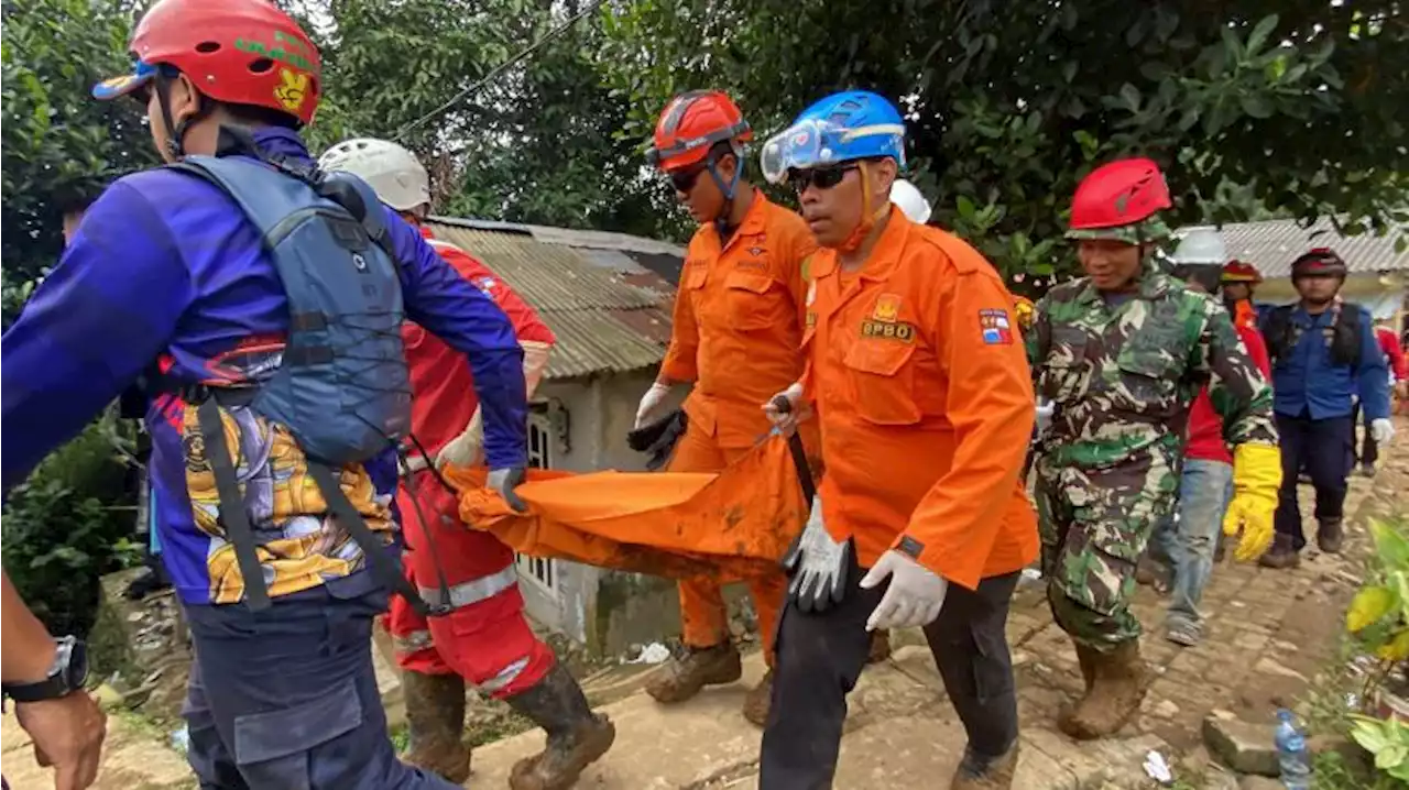 Dua Korban Longsor Bogor Ditemukan Berpelukan |Republika Online