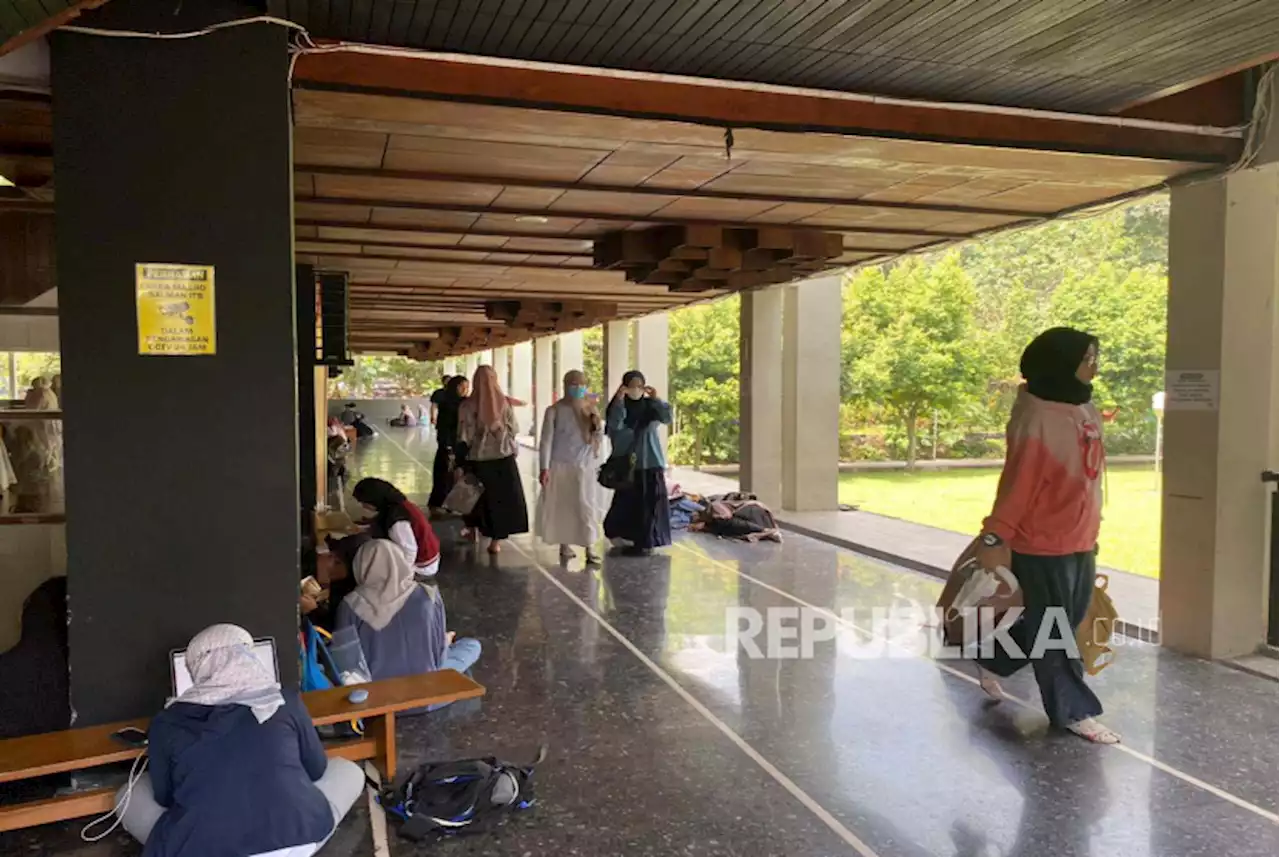 Geliat Masjid Kampus, UI Kini Sepi, Salman ITB Tetap Ramai |Republika Online