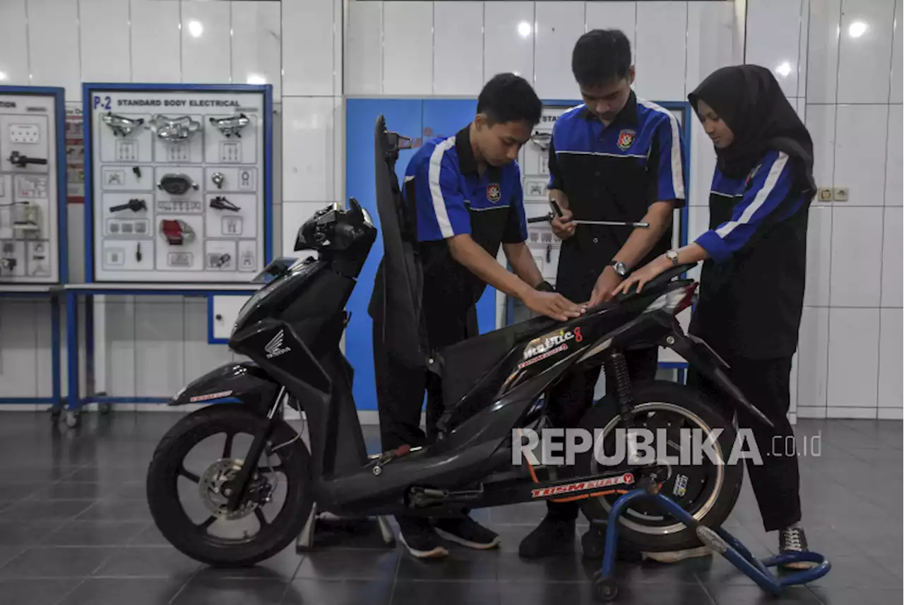 Kemenperin: IKM Belum Masuk Rantai Pasok Produksi Mobil Listrik |Republika Online