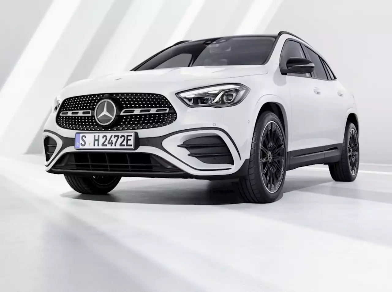 2024 Mercedes-Benz GLA updated; PHEV unit has more range