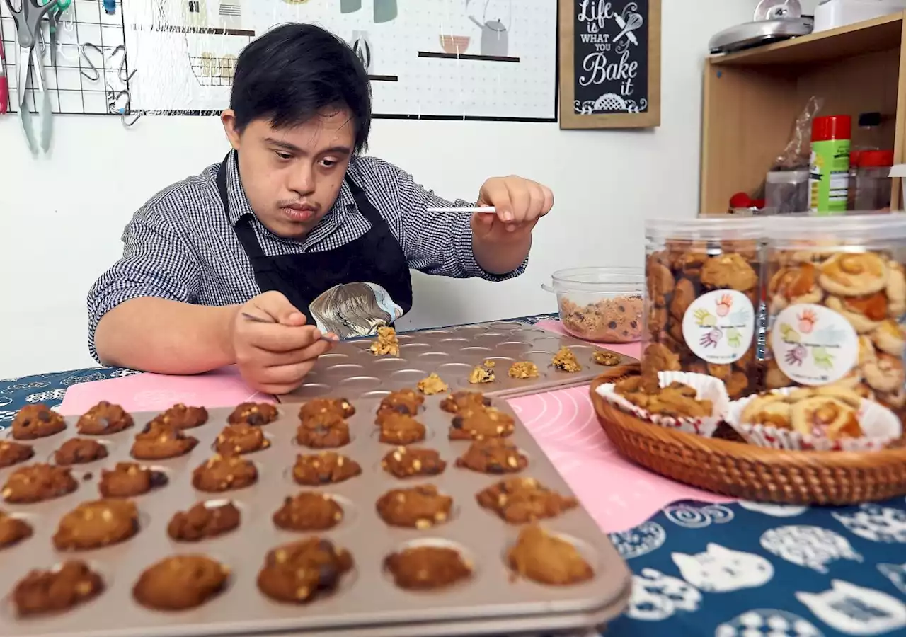 Malaysian Down syndrome youth loves baking, working in the kitchen