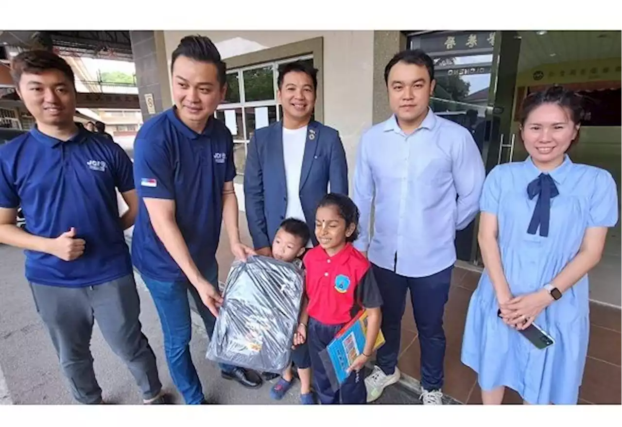 Young entrepreneurs distribute back-to-school items to Melaka schoolkids