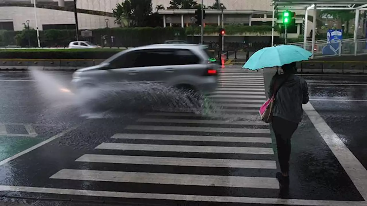 Hujan Petir dan Angin Kencang Diperkirakan Landa Jakarta Hari Ini