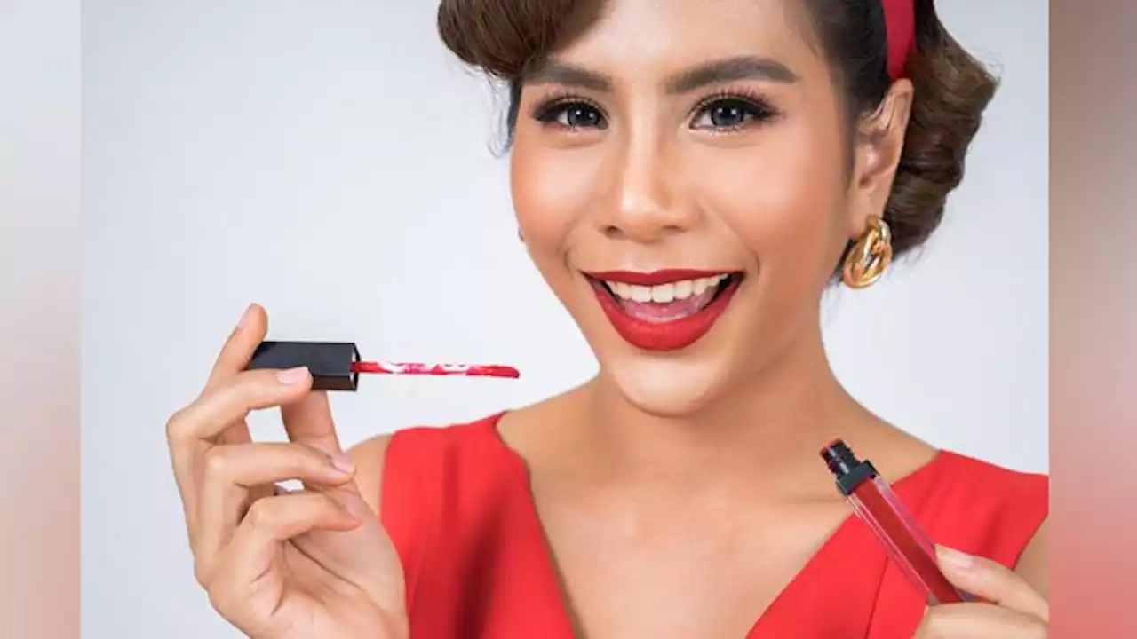 Sama-sama Bikin Bibir Mengkilap Ini Bedanya Lip Lacquer vdan Lip Gloss