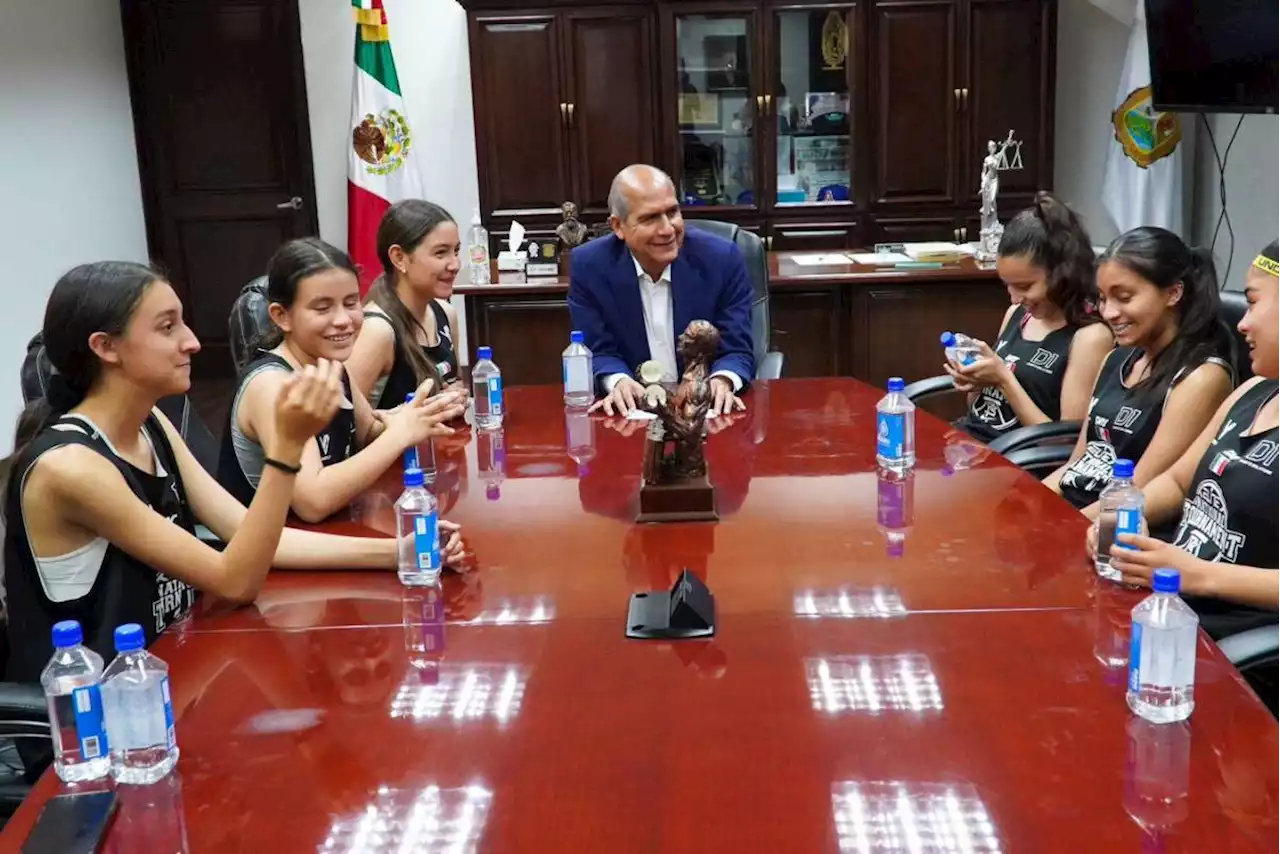 Estudiantes monclovenses se preparan para Internacional de Basquetbol en España