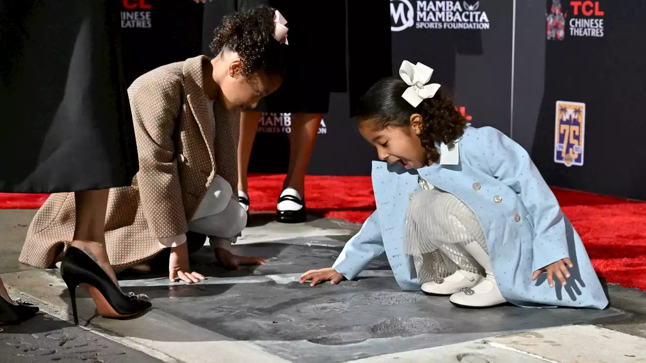 Kobe Bryant a enfin ses empreintes sur le Walk Of Fame à Hollywood