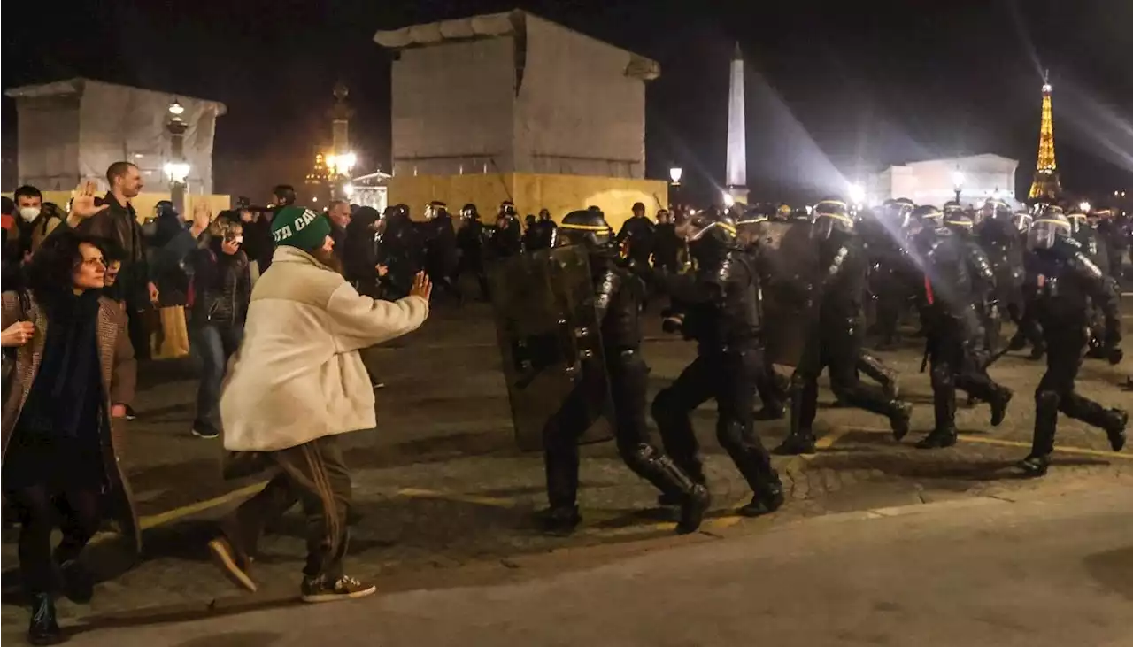 Disturbios en Francia tras aprobación de reforma pensional por decreto: más de 300 capturados