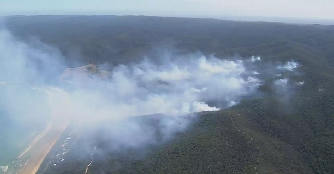 Residents told to prepare to evacuate as Victoria burns in heatwave