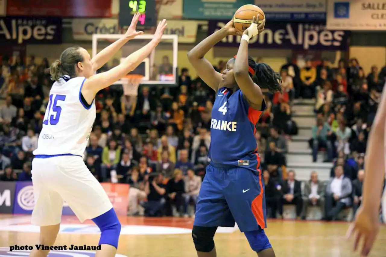 Isabelle Yacoubou se dit « à l'écoute du sélectionneur » pour discuter d'un retour en équipe de France - BeBasket